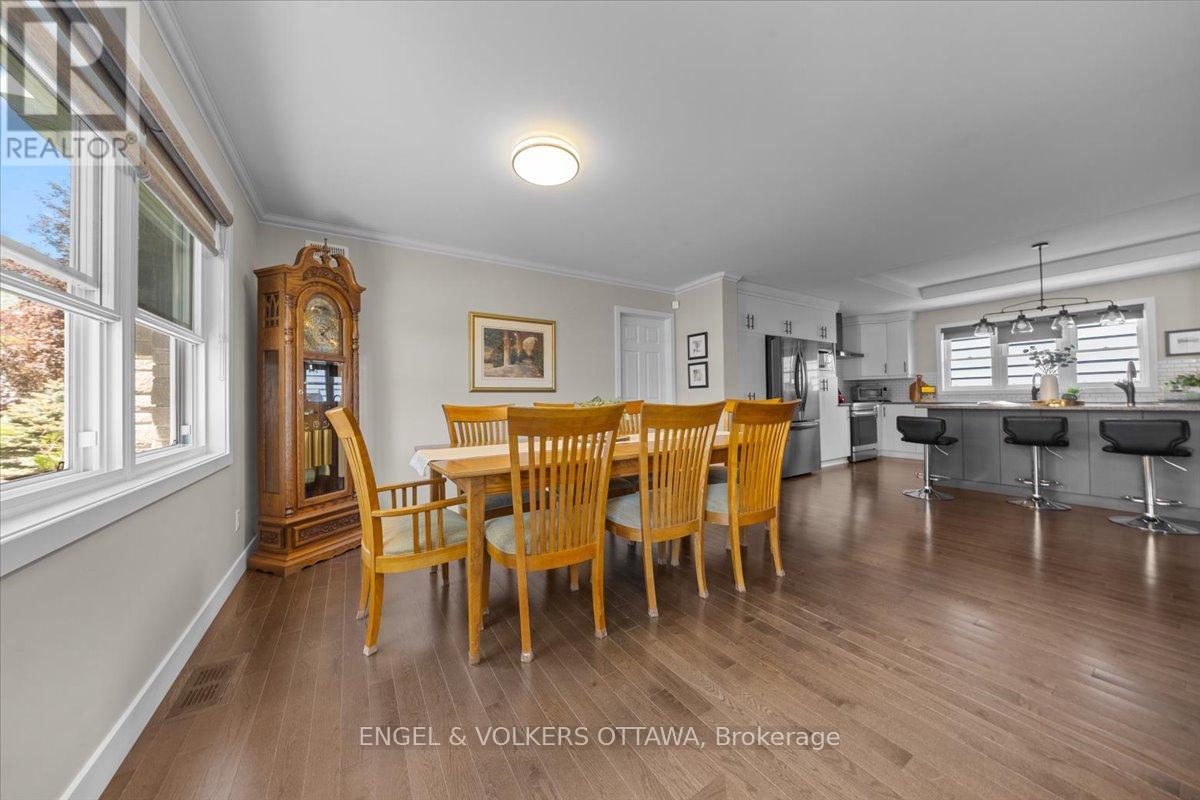 1005 Gold Crescent, Ottawa, Ontario  K2B 8C4 - Photo 8 - X13162298