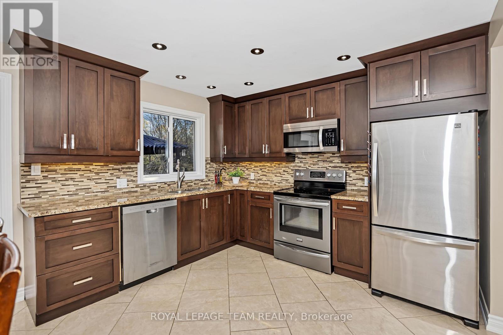 1115 Des Cerisiers Street, Clarence-Rockland, Ontario  K4K 1K9 - Photo 7 - X13163808