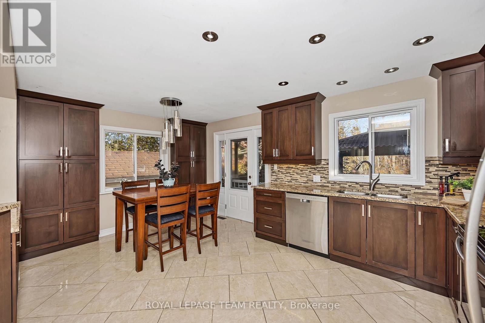 1115 Des Cerisiers Street, Clarence-Rockland, Ontario  K4K 1K9 - Photo 8 - X13163808