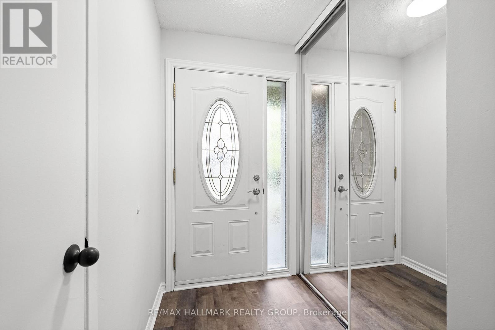 1083 Millwood Court, Ottawa, Ontario  K1C 3E9 - Photo 4 - X13164522
