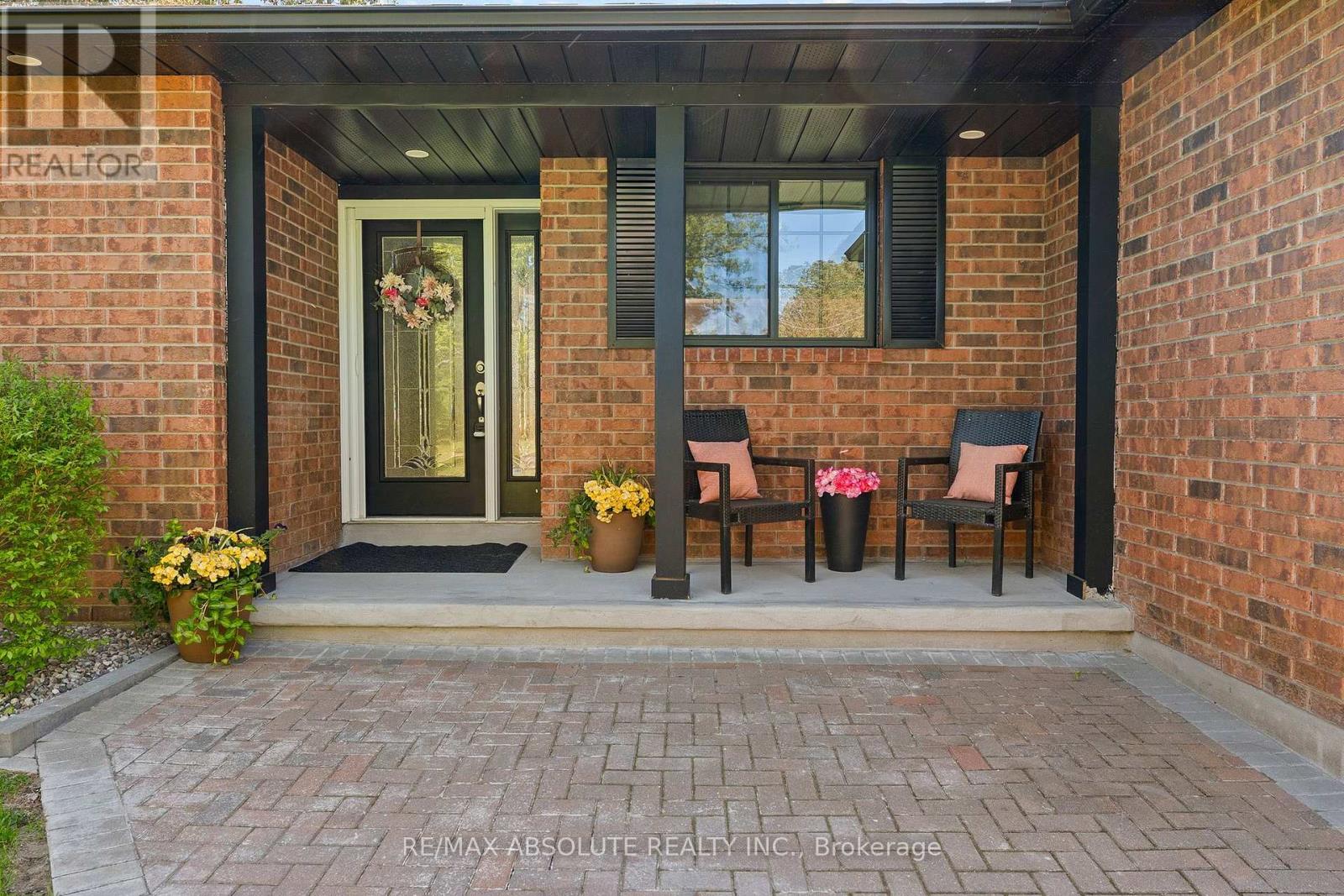 131 Burns Drive, Mcnab/braeside, Ontario  K0A 1G0 - Photo 2 - X13164940