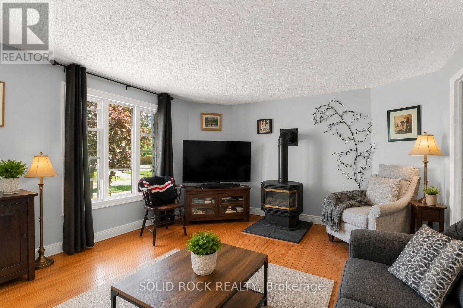 6 Oxford Street W, North Grenville, Ontario  K0G 1J0 - Photo 4 - X13165084
