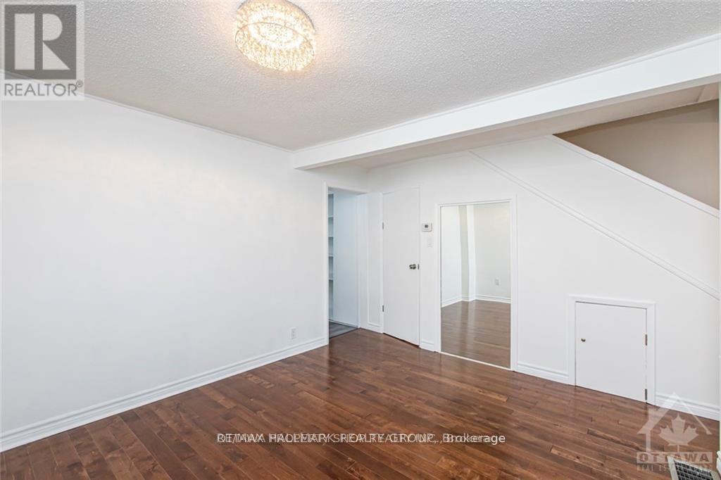 219 Deschamps Avenue, Ottawa, Ontario  K1L 5Z2 - Photo 3 - X13167022