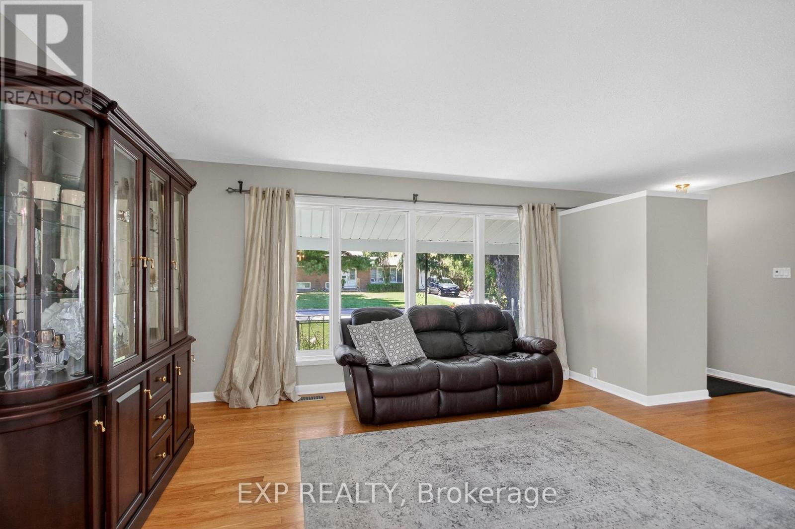 31 Barlyn Avenue, Ottawa, Ontario  K2E 5E2 - Photo 4 - X13168390