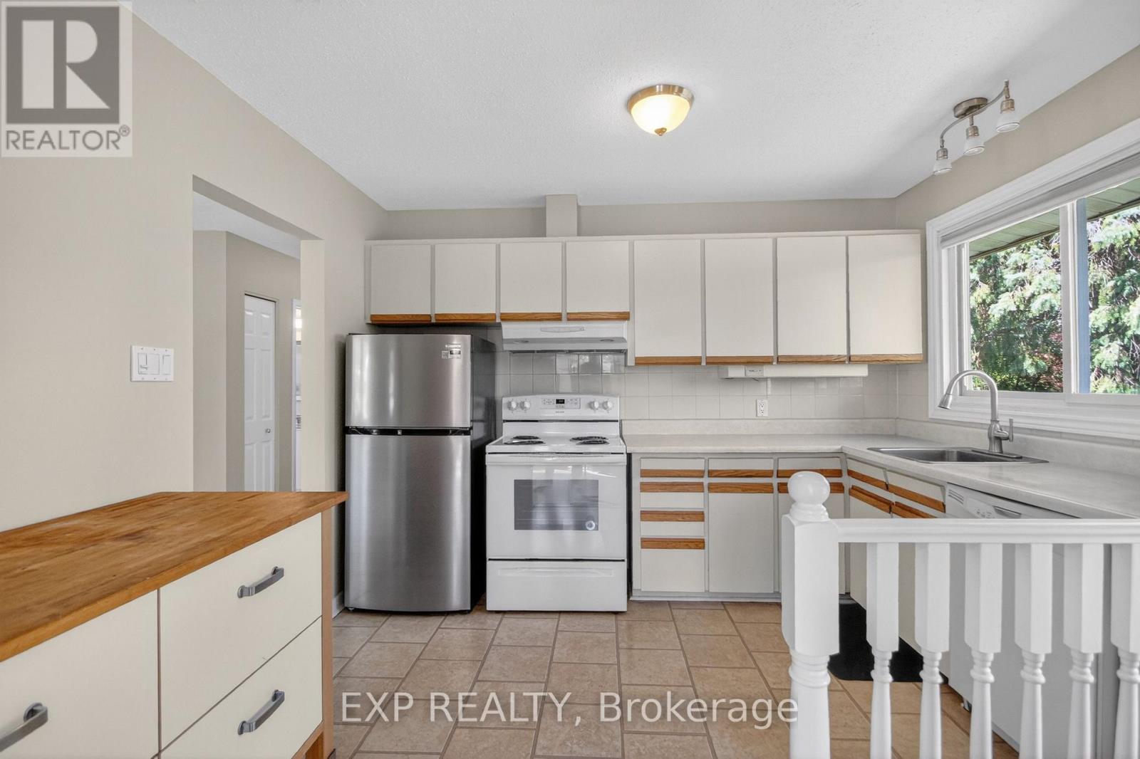 31 Barlyn Avenue, Ottawa, Ontario  K2E 5E2 - Photo 6 - X13168390