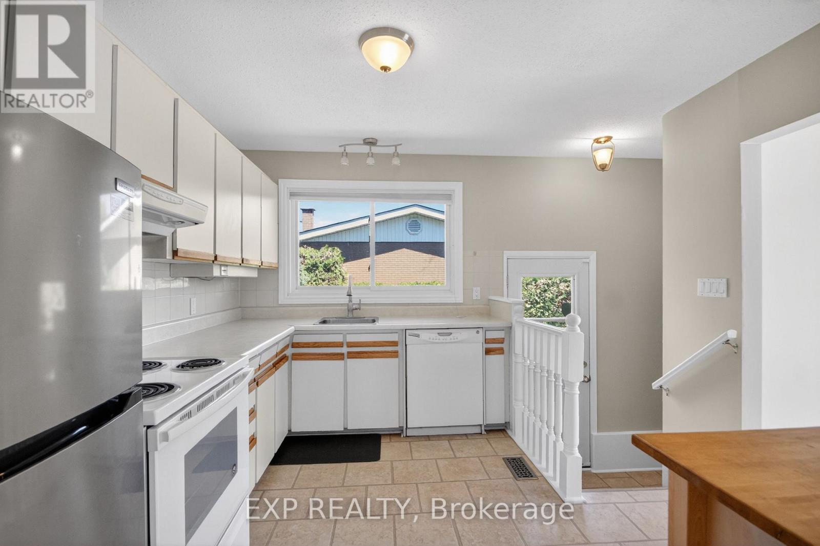 31 Barlyn Avenue, Ottawa, Ontario  K2E 5E2 - Photo 7 - X13168390
