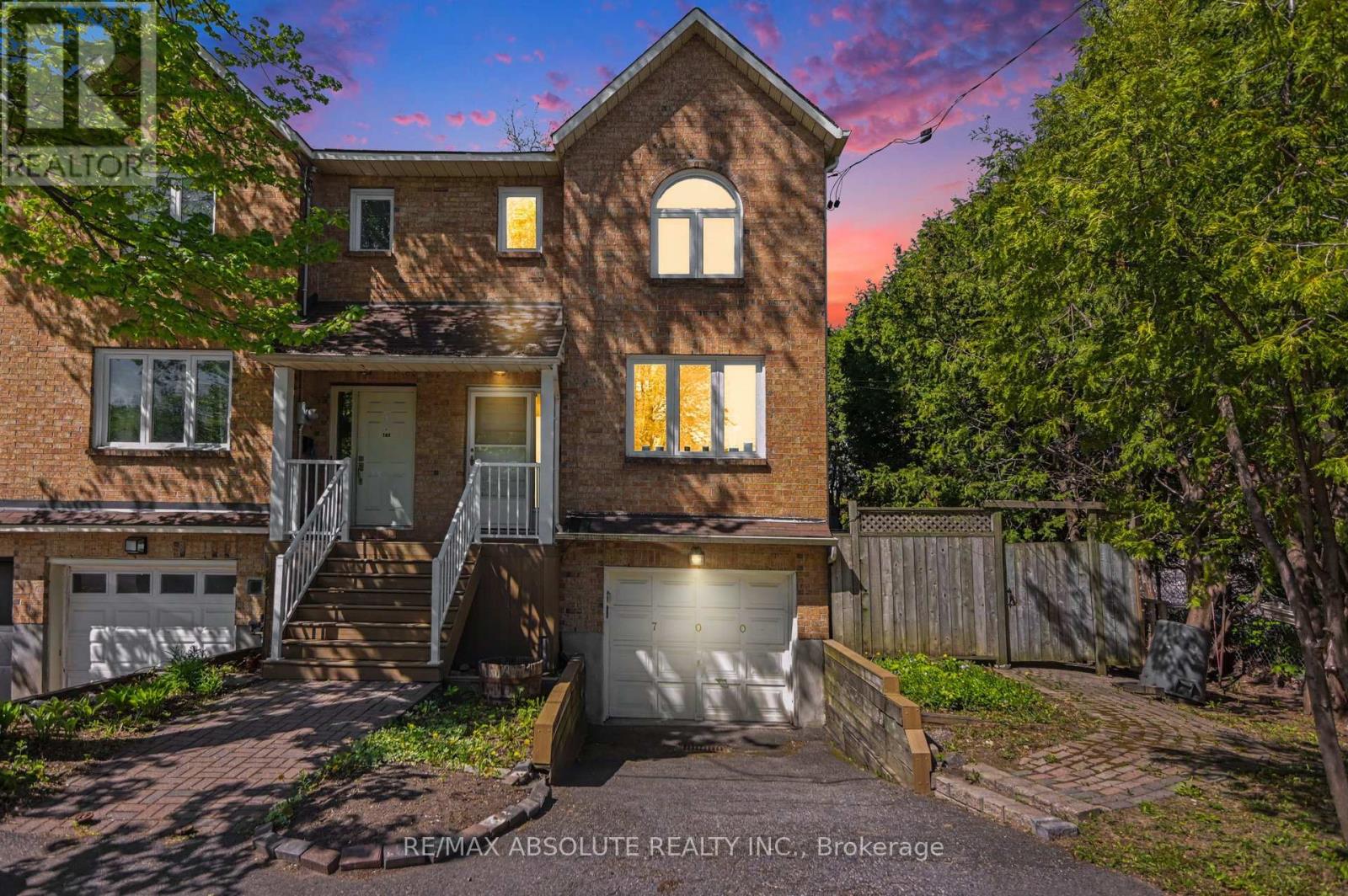 700 TWEEDSMUIR AVENUE, Ottawa, Ontario
