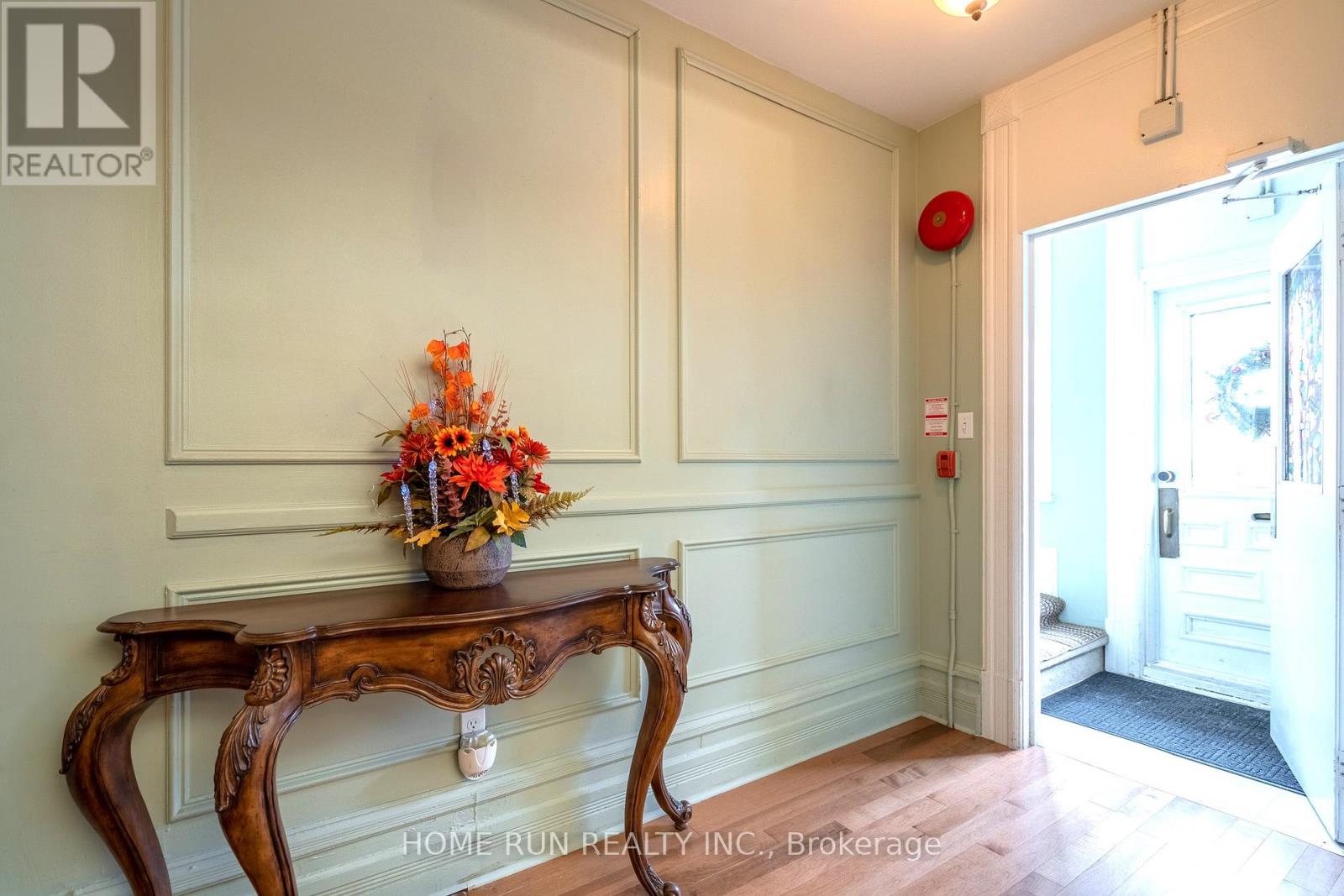 431 Gilmour Street, Ottawa, Ontario  K2P 0R5 - Photo 2 - X13169542