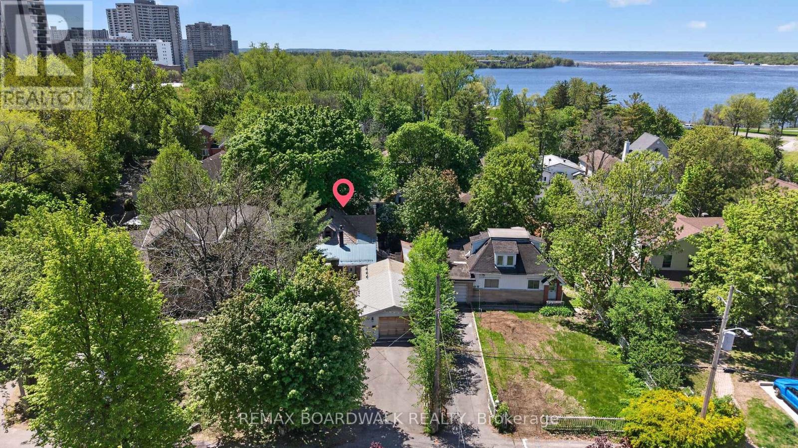 92 ORVIGALE ROAD, Ottawa, Ontario