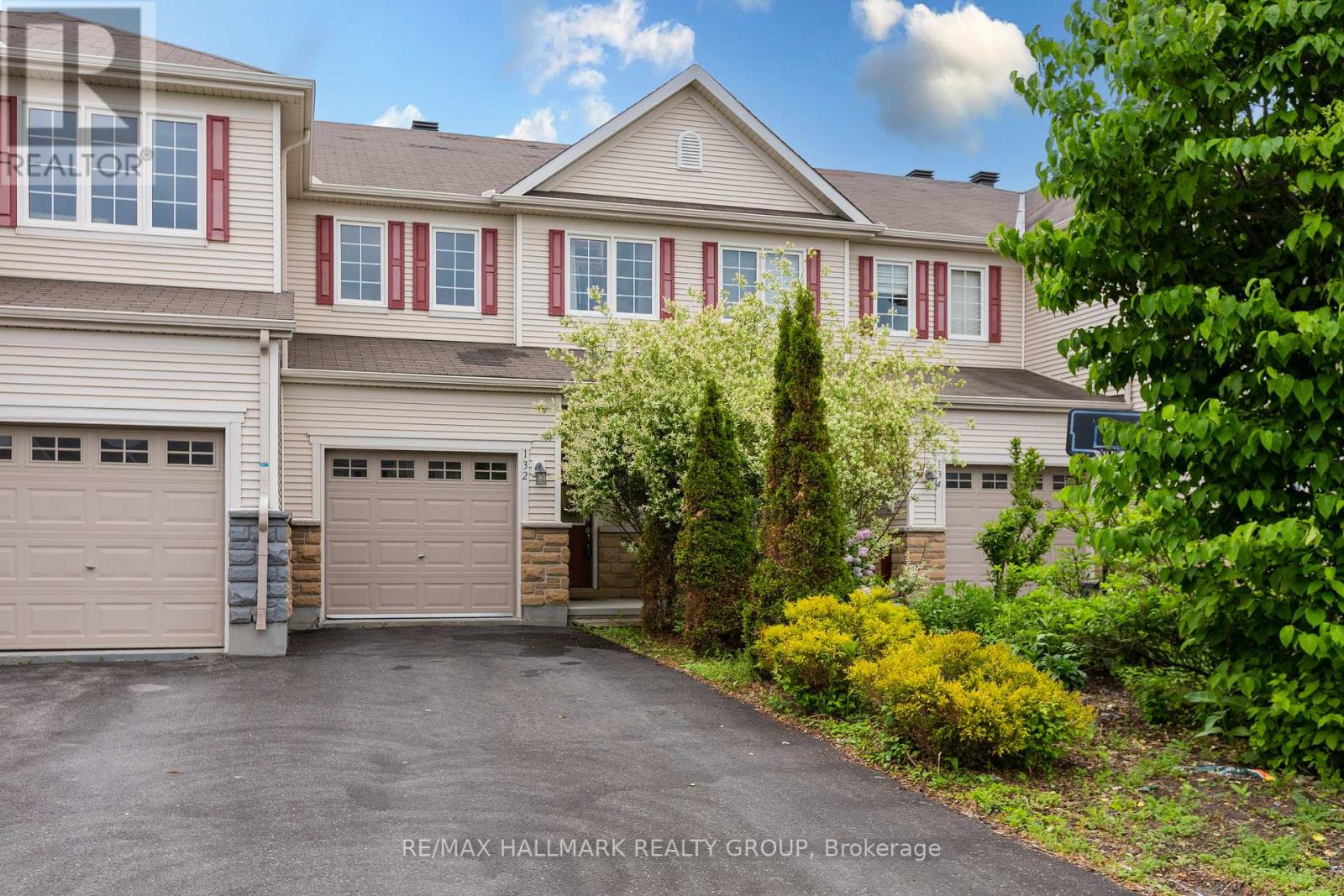 132 LARAMIE CRESCENT, Ottawa, Ontario