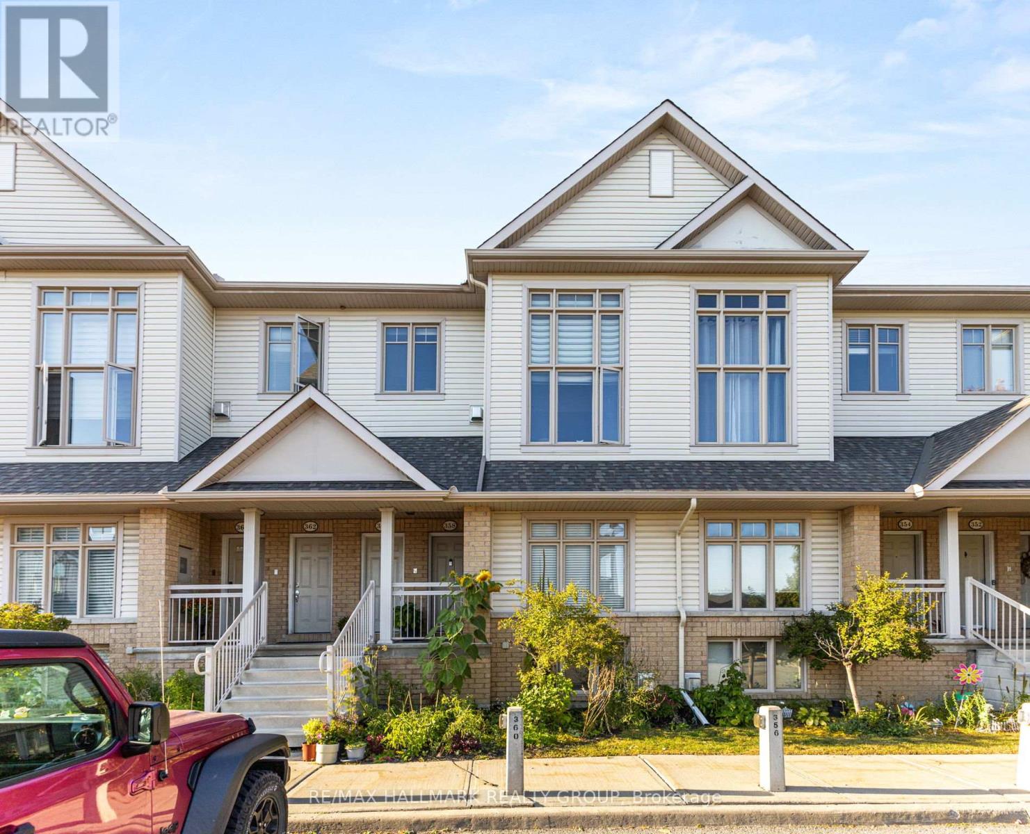 358 Galston Private, Ottawa, Ontario  K1W 0G3 - Photo 2 - X13172472