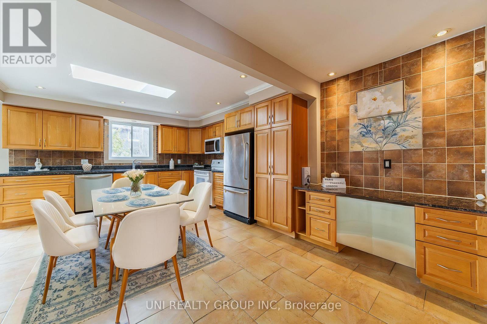 17 Forest Park Avenue, Ottawa, Ontario  K2E 5A2 - Photo 11 - X13173596