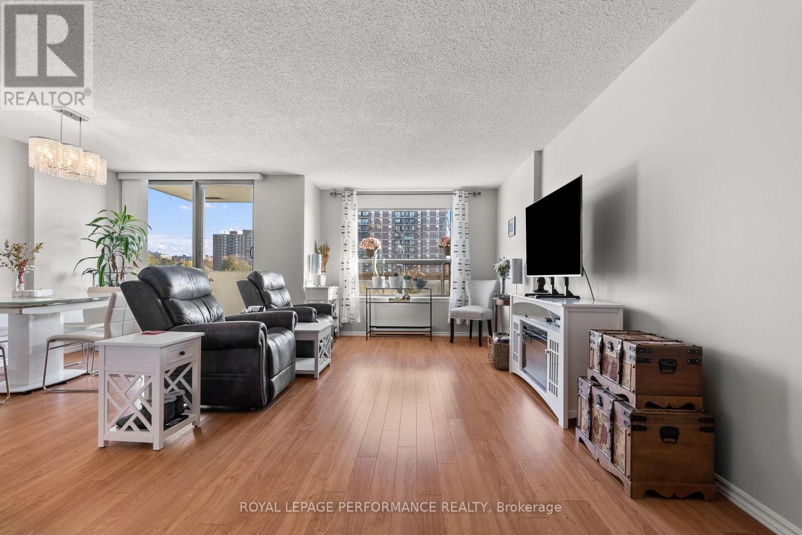 Unit #407 - 200 Lafontaine Avenue, Ottawa, Ontario  K1L 8K8 - Photo 2 - X13176570