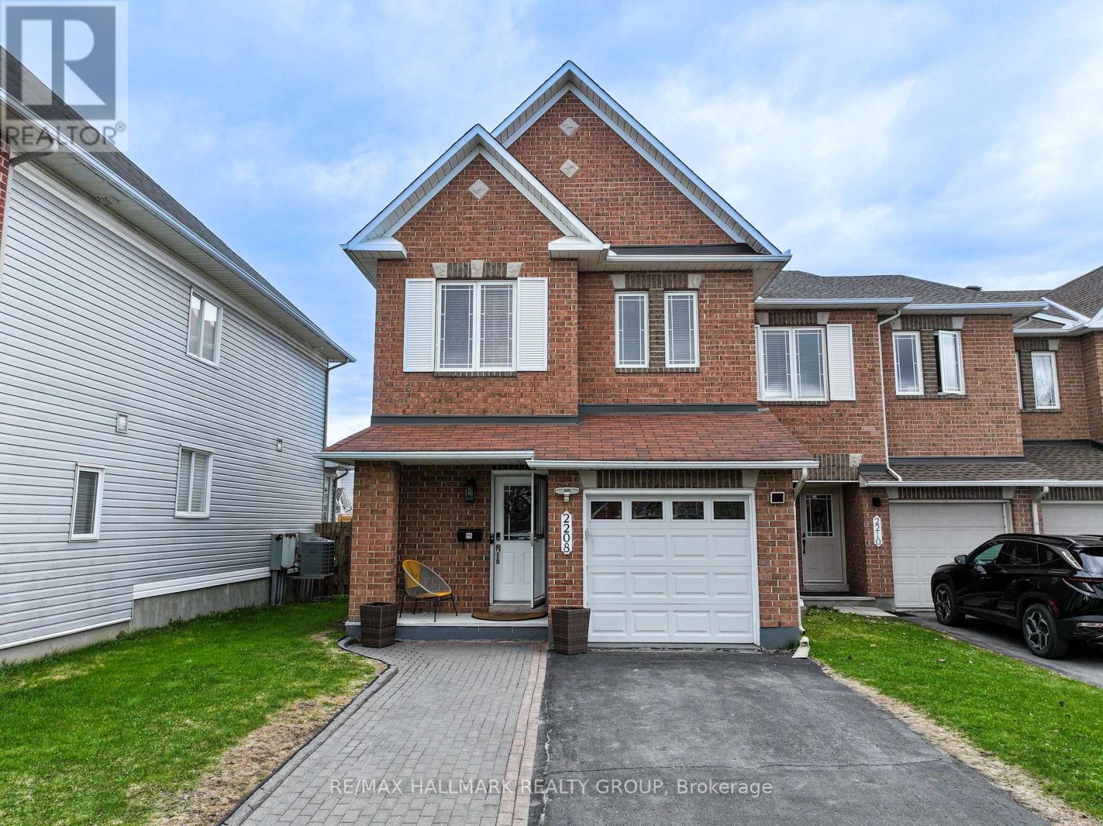2208 BROCKSTONE CRESCENT, Ottawa, Ontario