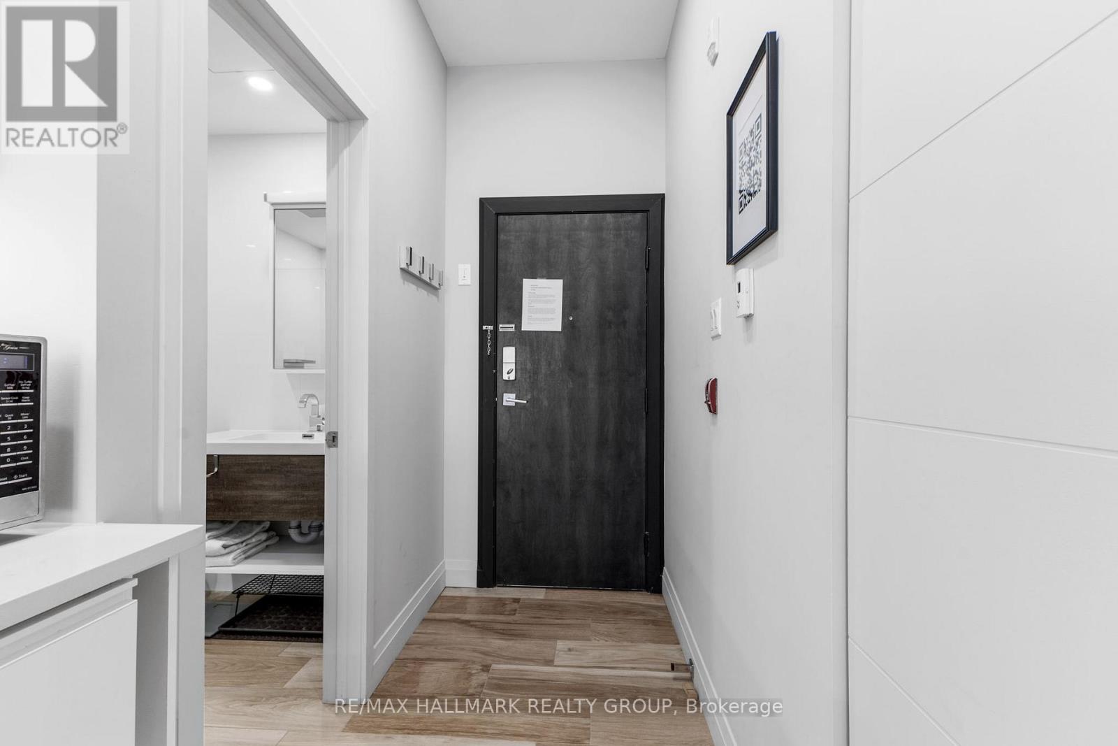 2 - 201 Maclaren Street, Ottawa, Ontario  K2P 0L4 - Photo 3 - X13177968