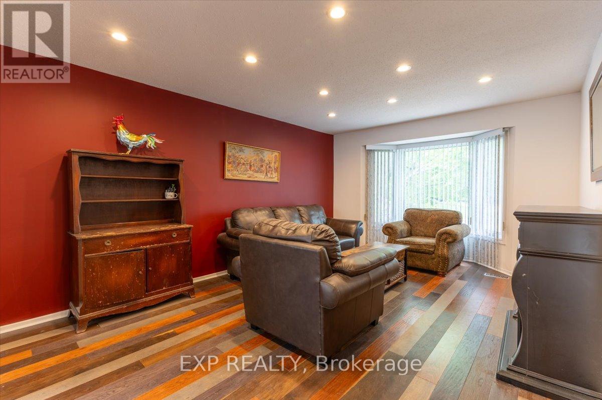 6383 Larmond Avenue, Ottawa, Ontario  K1C 2J9 - Photo 7 - X13183626