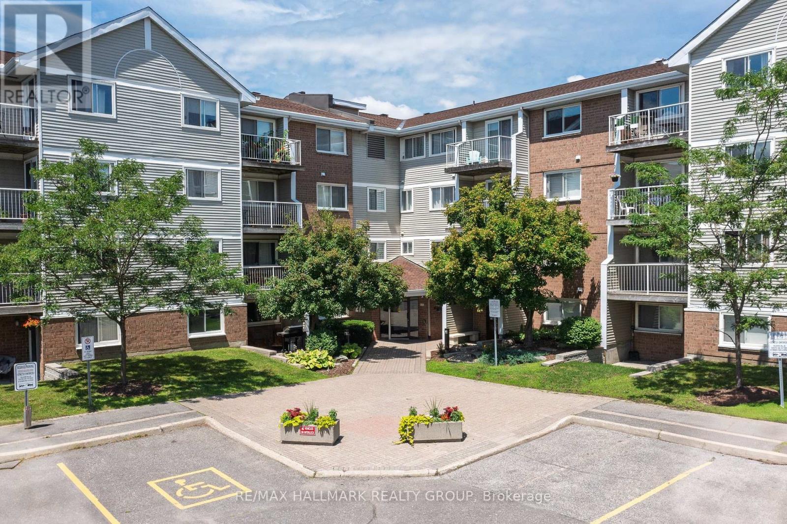 412 - 270 BRITTANY DRIVE, Ottawa, Ontario