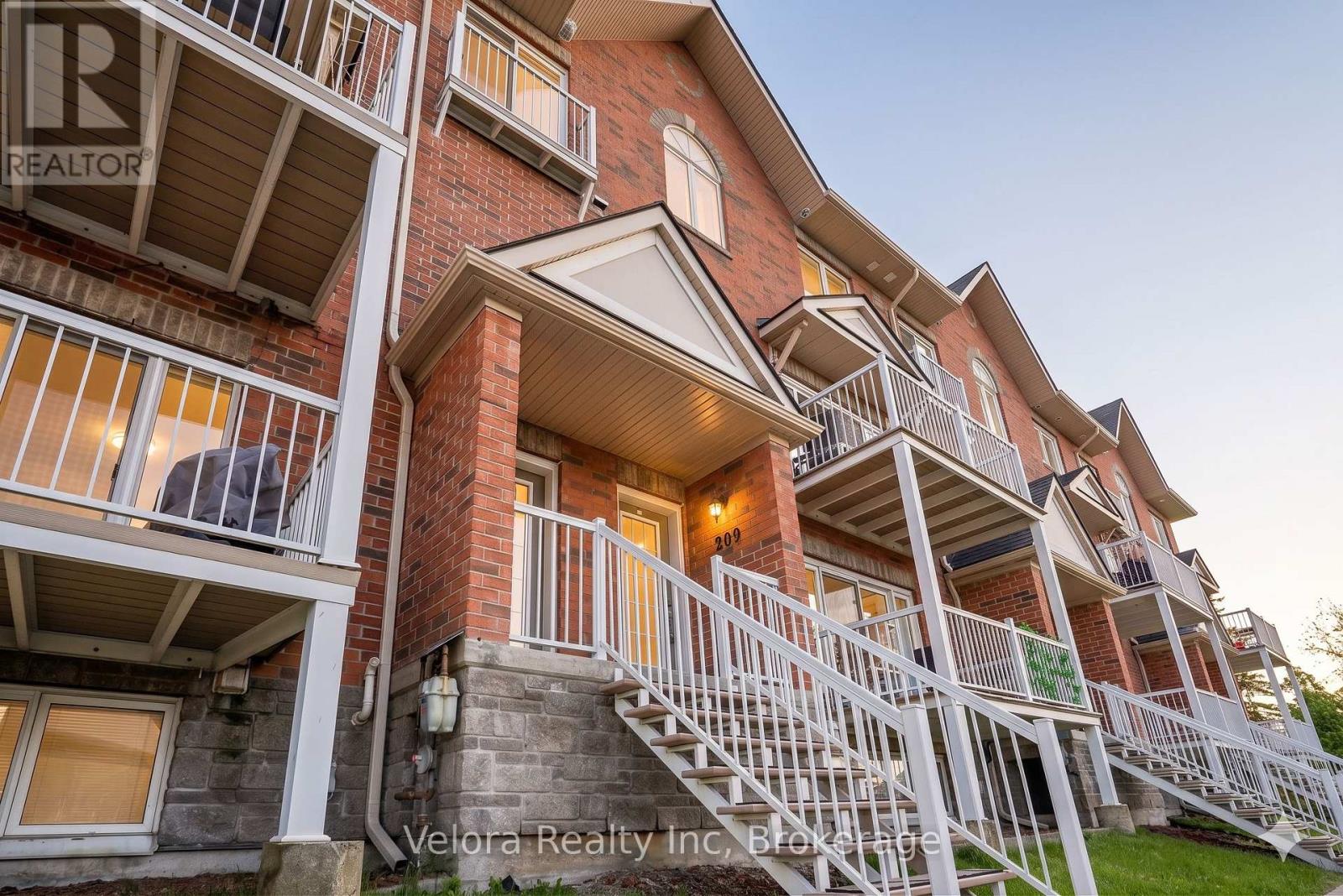 209 - 3275 St Joseph Boulevard, Ottawa, Ontario  K1E 3Y3 - Photo 1 - X13190316