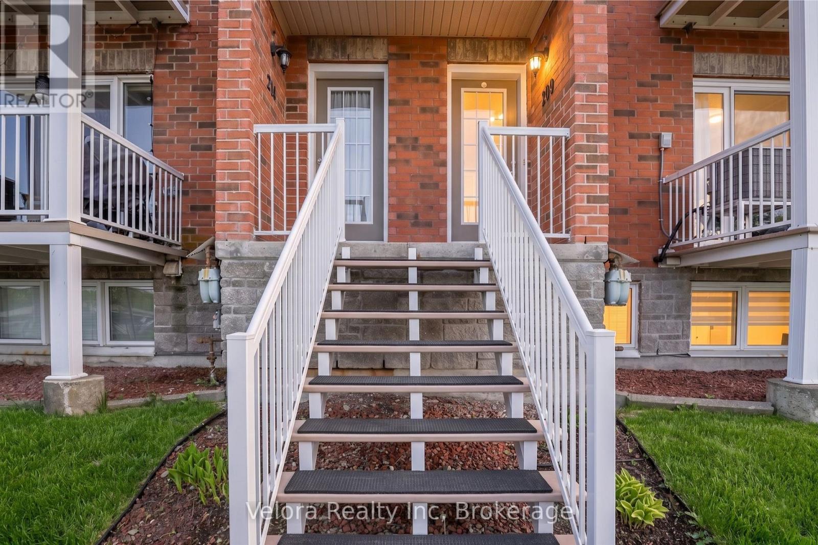 209 - 3275 St Joseph Boulevard, Ottawa, Ontario  K1E 3Y3 - Photo 2 - X13190316