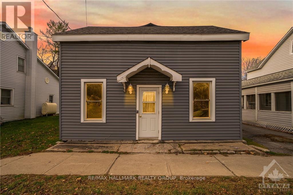 86 GEORGE STREET, Lanark Highlands, Ontario