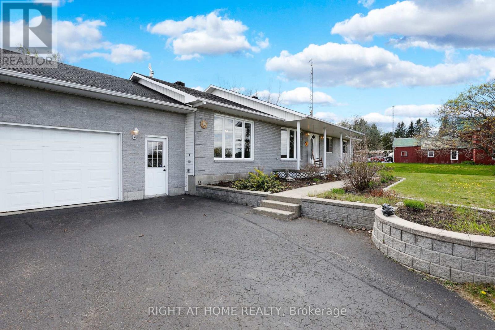 902 RUE ELIZABETH STREET, Alfred and Plantagenet, Ontario