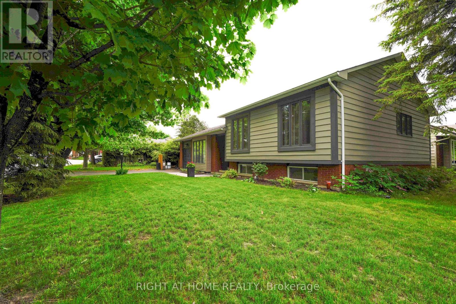 3 POMMEL CRESCENT, Ottawa, Ontario