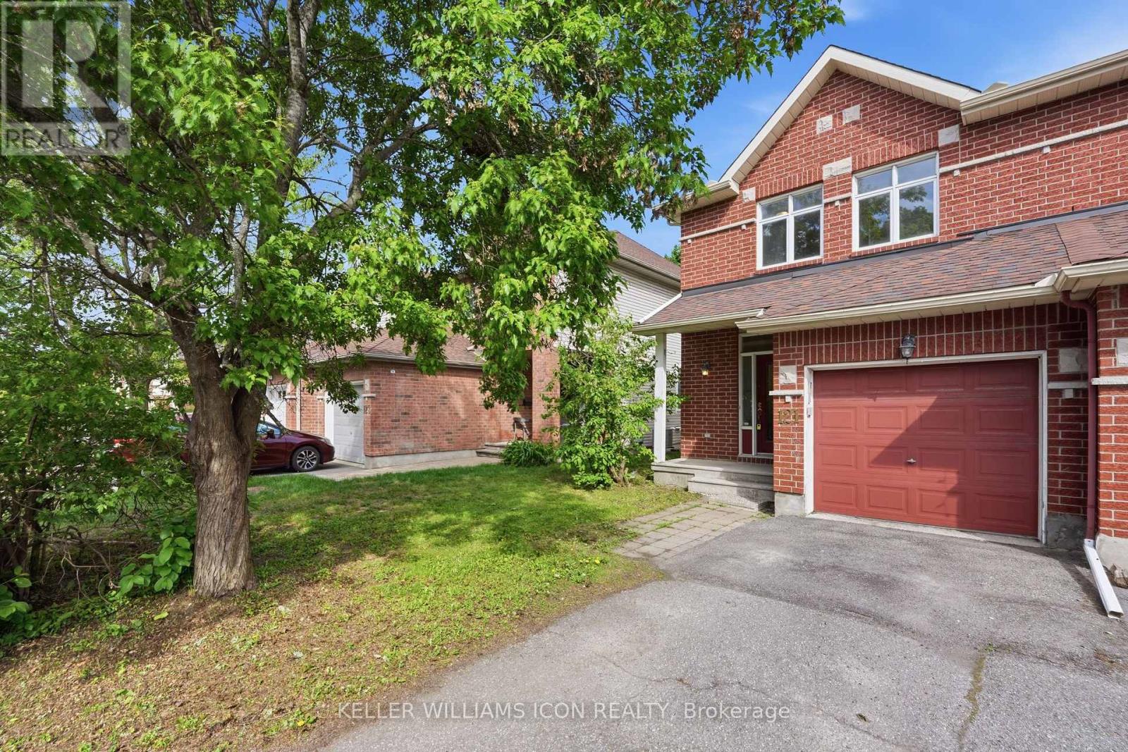 121 THORNBURY CRESCENT, Ottawa, Ontario
