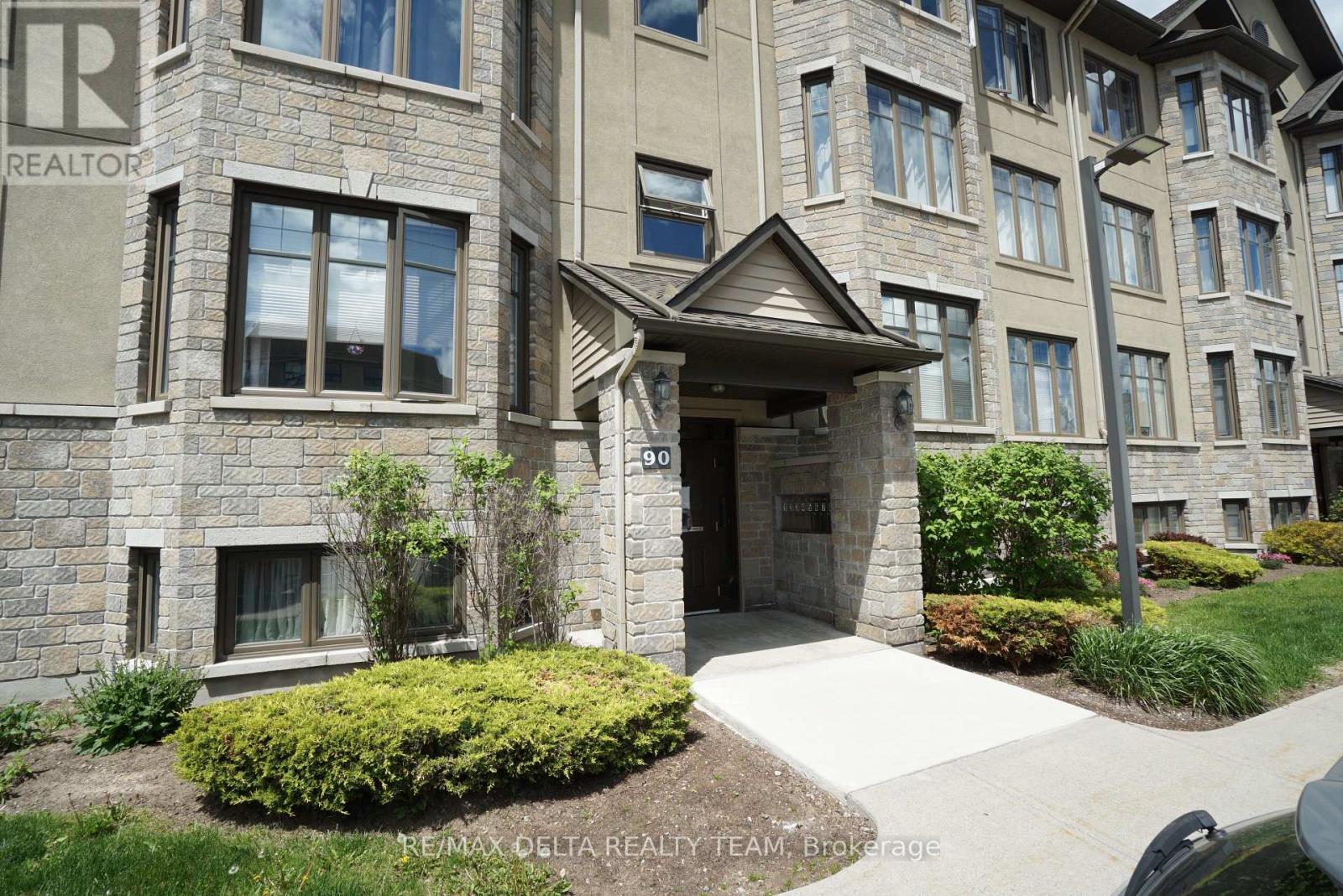 7 - 90 PRESTIGE CIRCLE, Ottawa, Ontario