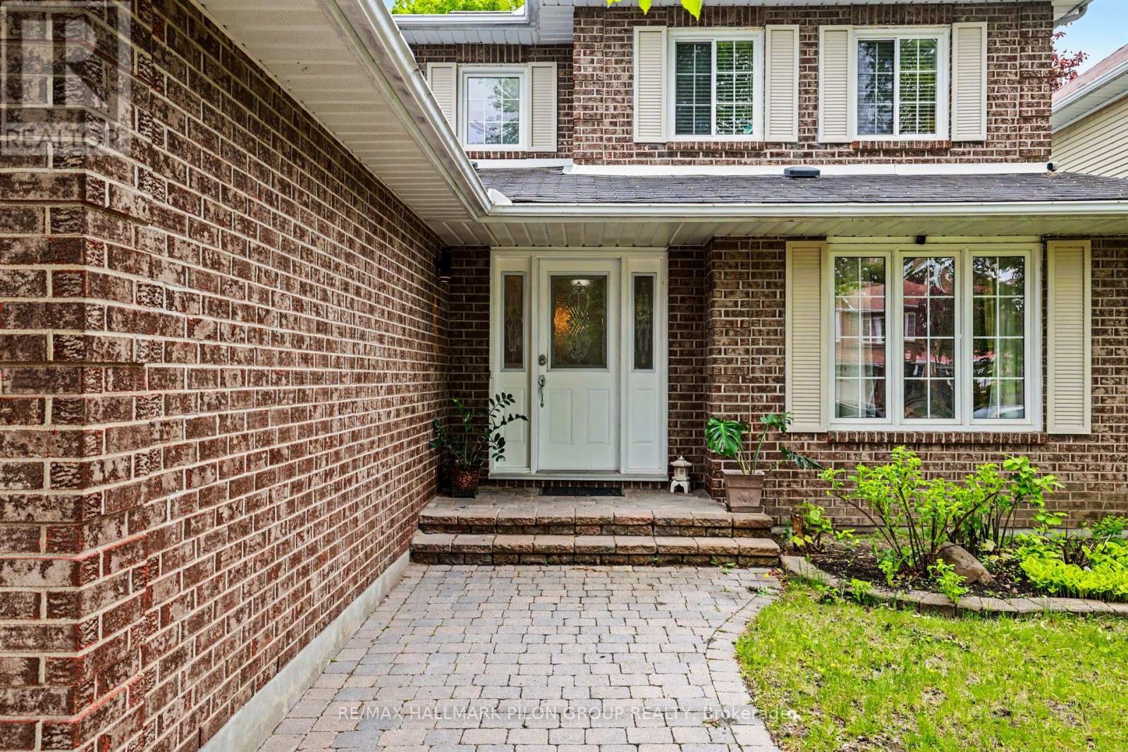 1674 Sansonnet Street, Ottawa, Ontario  K1C 5Y6 - Photo 2 - X13207140