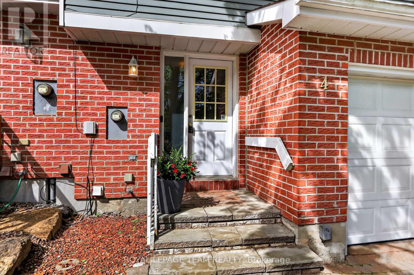 4 Mill Hill Road, Ottawa, Ontario  K2H 9N4 - Photo 4 - X13207666