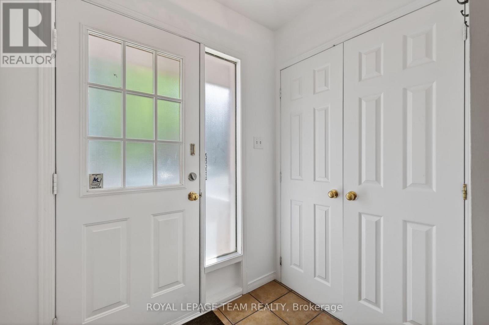 4 Mill Hill Road, Ottawa, Ontario  K2H 9N4 - Photo 5 - X13207666