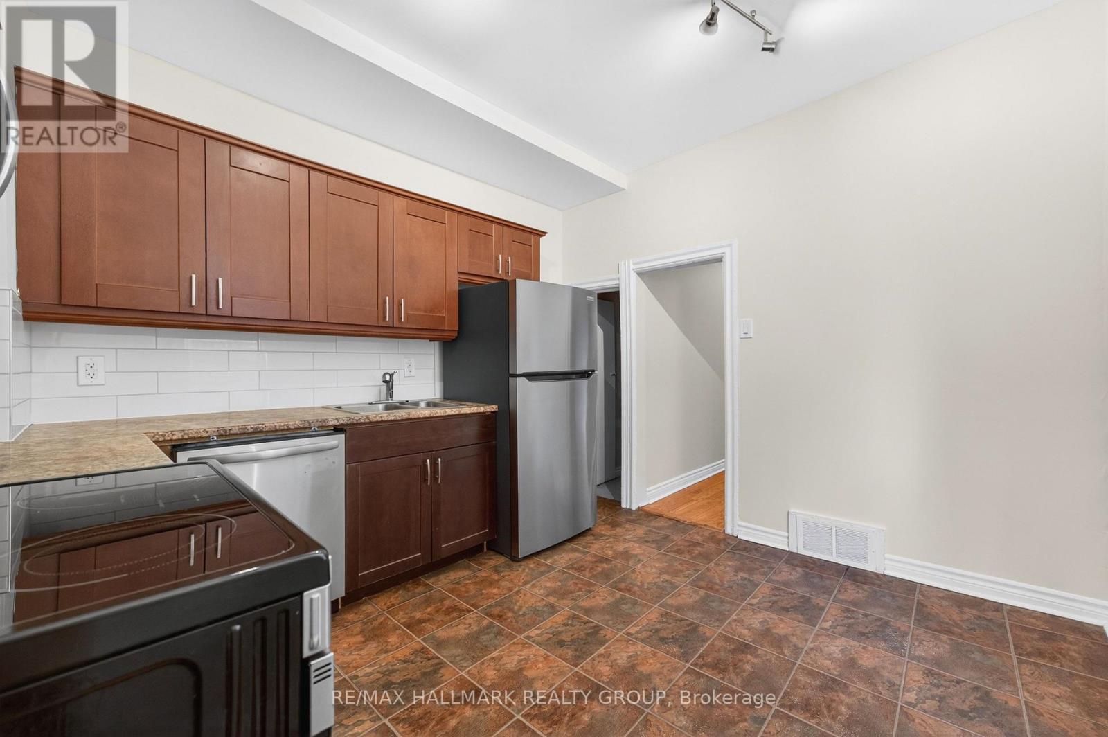 212 Arlington Avenue, Ottawa, Ontario  K1R 5S9 - Photo 13 - X13208786
