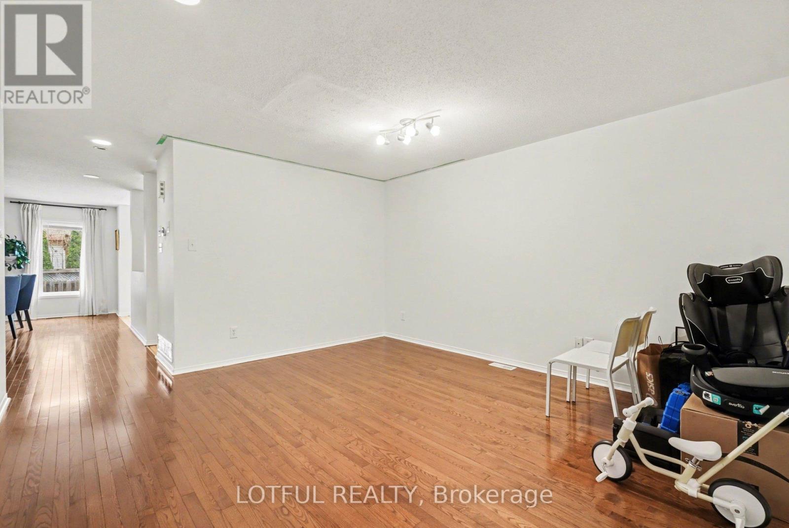 3 Collington Street, Ottawa, Ontario  K2G 6X5 - Photo 3 - X13209278