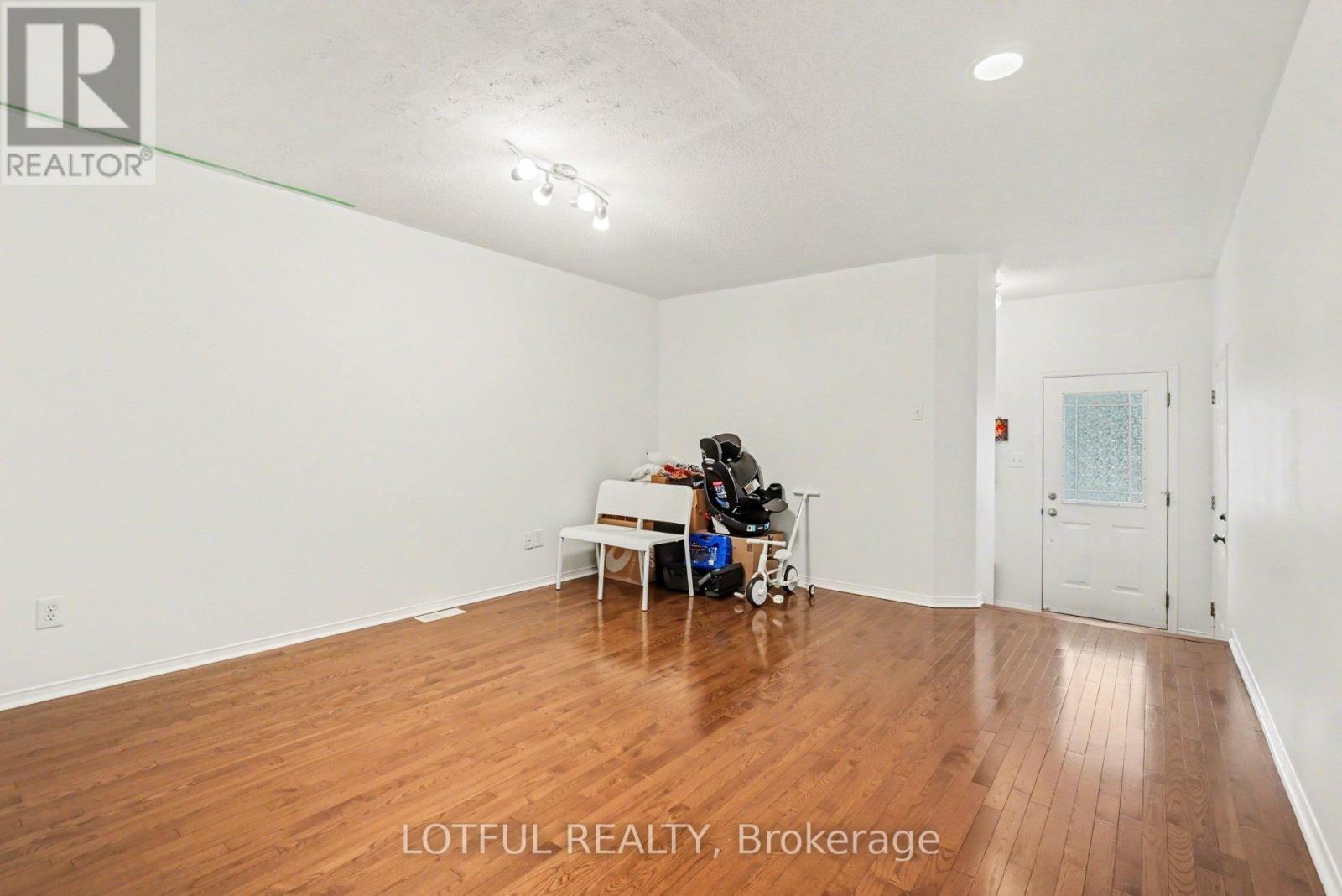 3 Collington Street, Ottawa, Ontario  K2G 6X5 - Photo 4 - X13209278