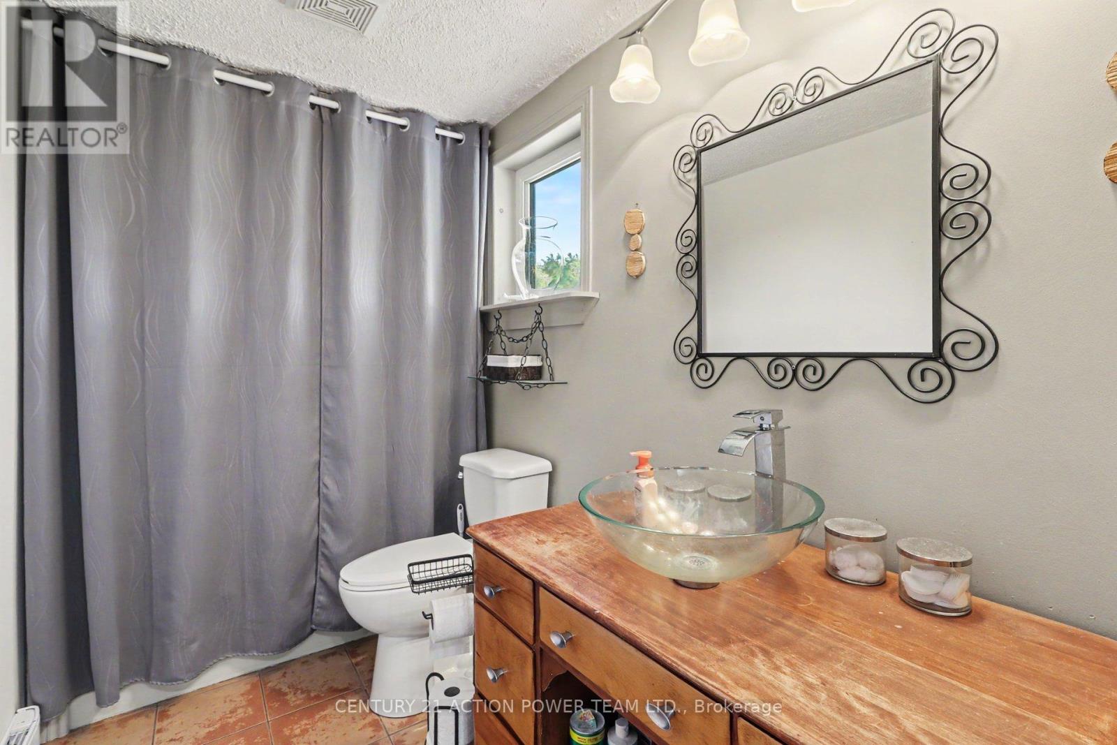 579 Montee Lajeunesse Road, Alfred And Plantagenet, Ontario  K0B 1A0 - Photo 19 - X13210386