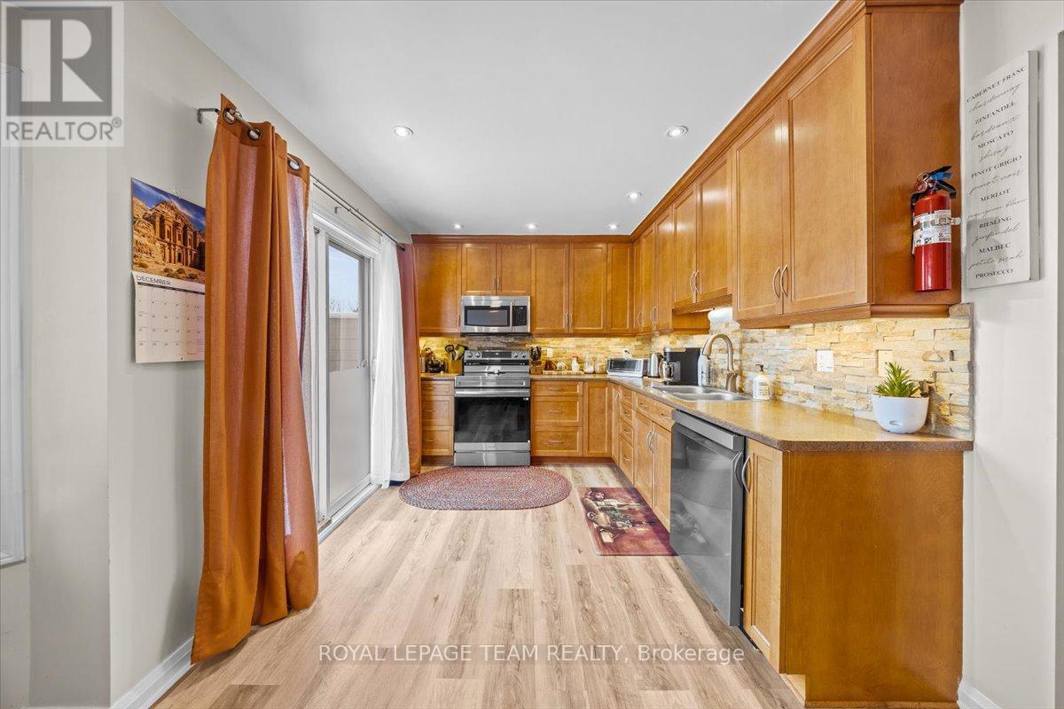 1137 Chimney Hill Way, Ottawa, Ontario  K1J 8Z7 - Photo 10 - X13210904