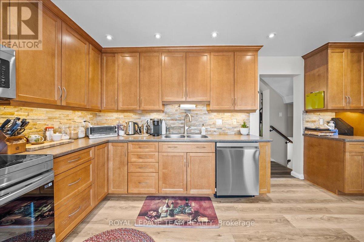 1137 Chimney Hill Way, Ottawa, Ontario  K1J 8Z7 - Photo 11 - X13210904