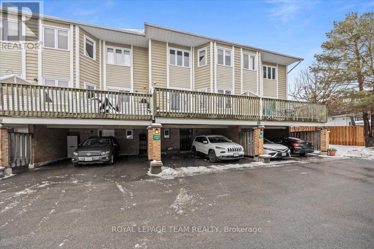 1137 Chimney Hill Way, Ottawa, Ontario  K1J 8Z7 - Photo 2 - X13210904