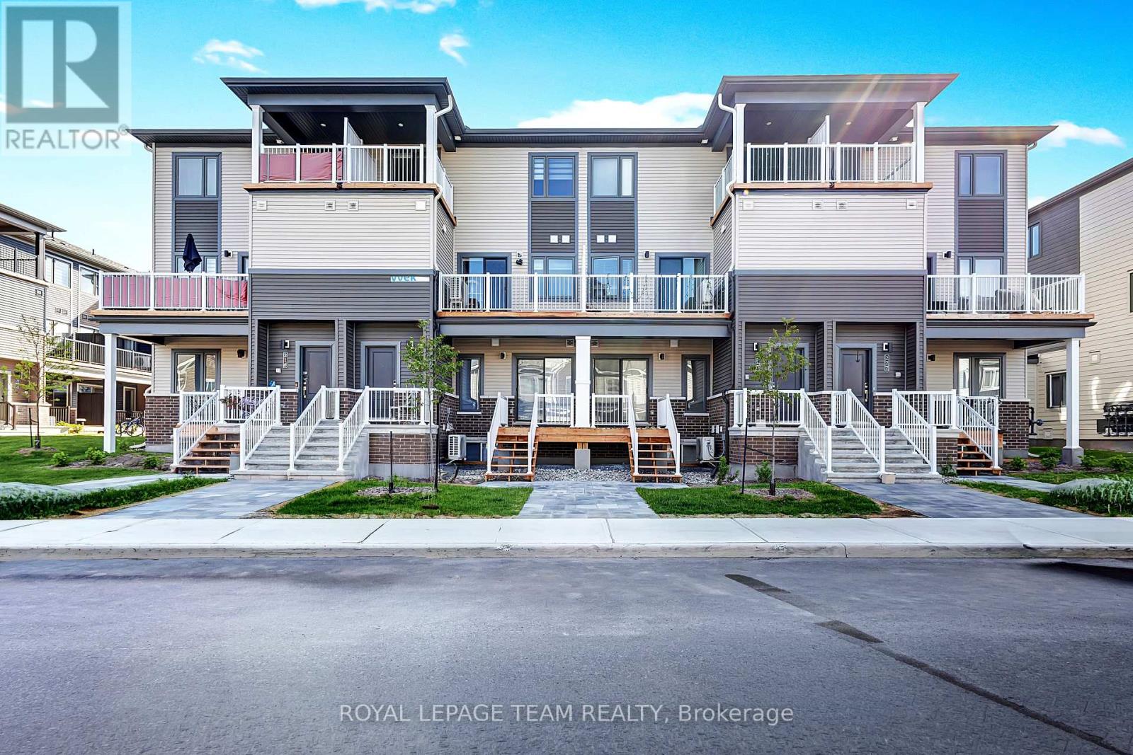 218 LILLIAN FREIMAN PRIVATE, Ottawa, Ontario