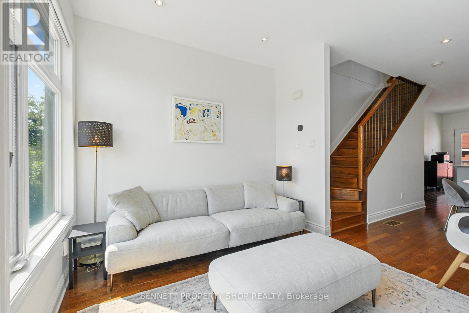 288 Cambridge Street N, Ottawa, Ontario  K1R 0B4 - Photo 2 - X13211446