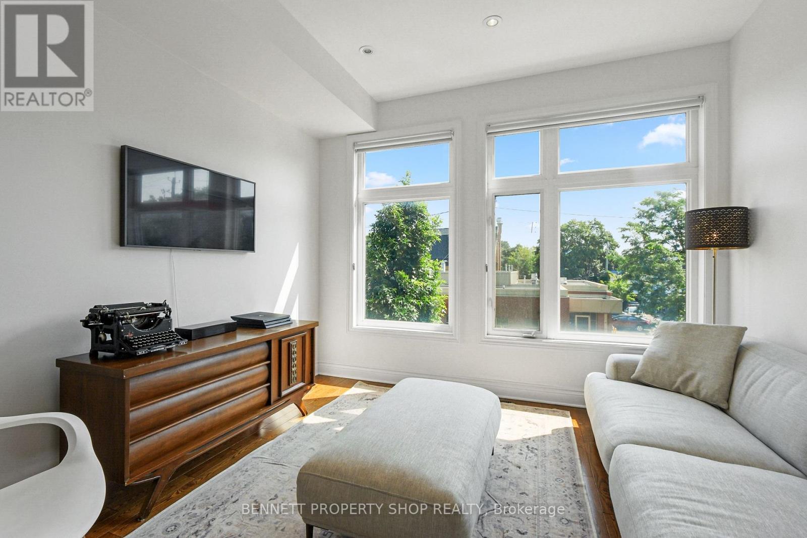 288 Cambridge Street N, Ottawa, Ontario  K1R 0B4 - Photo 3 - X13211446
