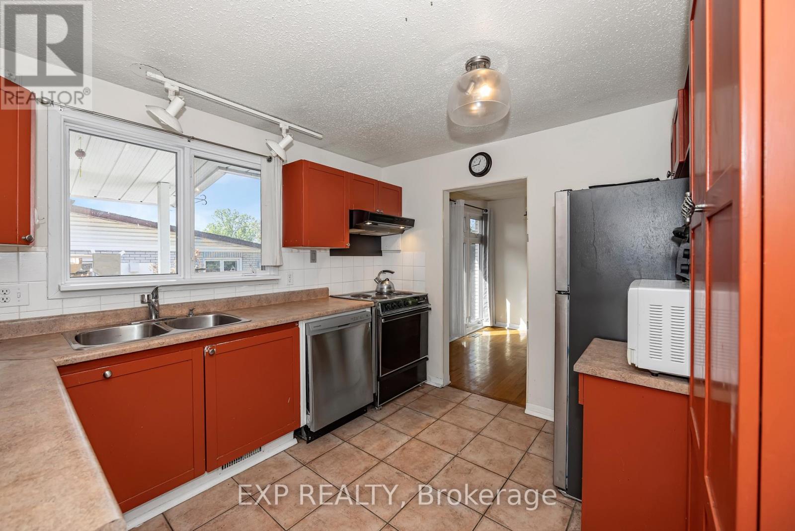 21 Southview Crescent, Ottawa, Ontario  K2E 5R4 - Photo 12 - X13211740