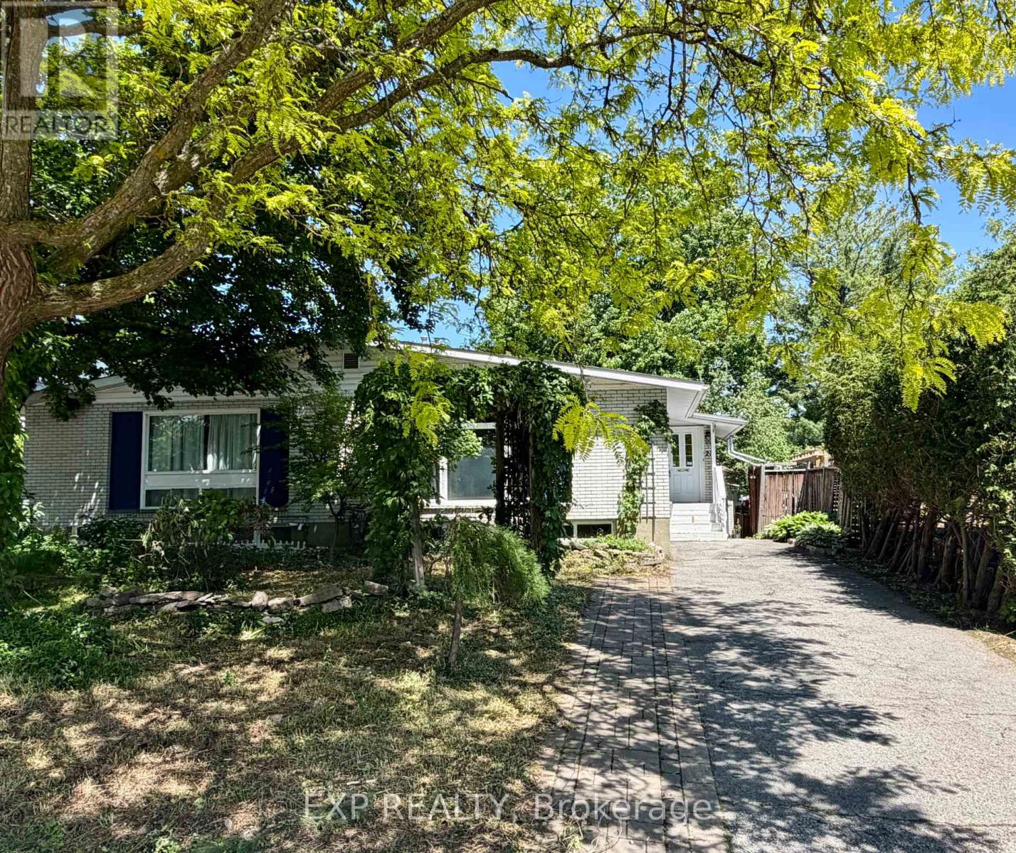 21 Southview Crescent, Ottawa, Ontario  K2E 5R4 - Photo 2 - X13211740