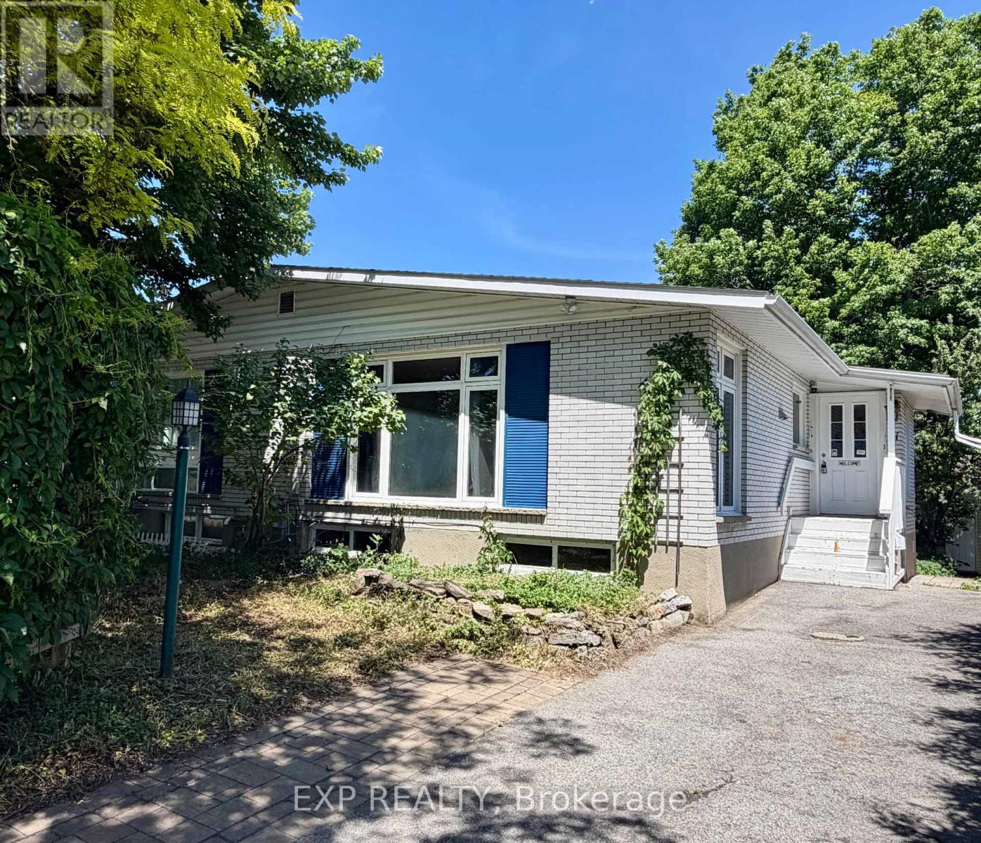 21 Southview Crescent, Ottawa, Ontario  K2E 5R4 - Photo 3 - X13211740