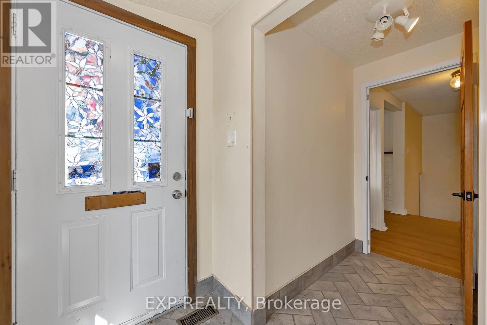 21 Southview Crescent, Ottawa, Ontario  K2E 5R4 - Photo 7 - X13211740