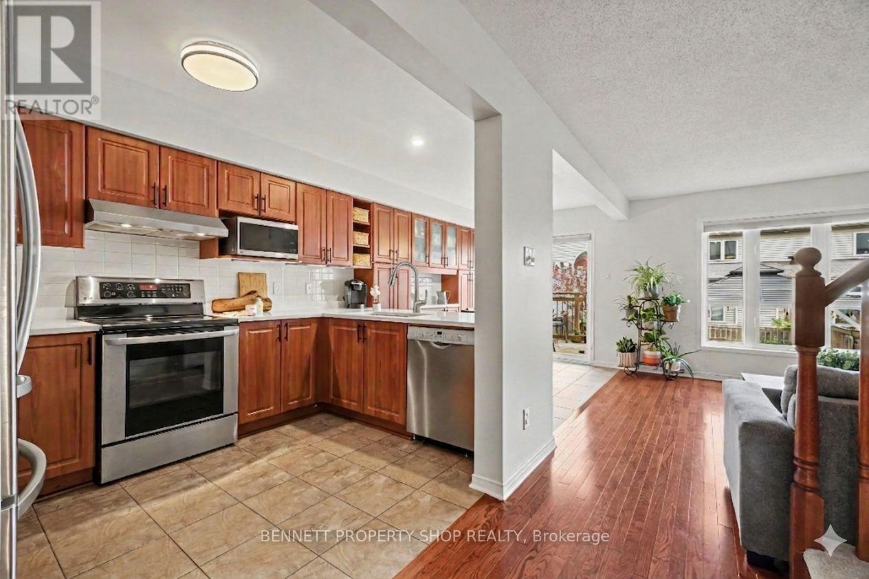 330 Laguna Street, Ottawa, Ontario  K1T 0L1 - Photo 2 - X13215960