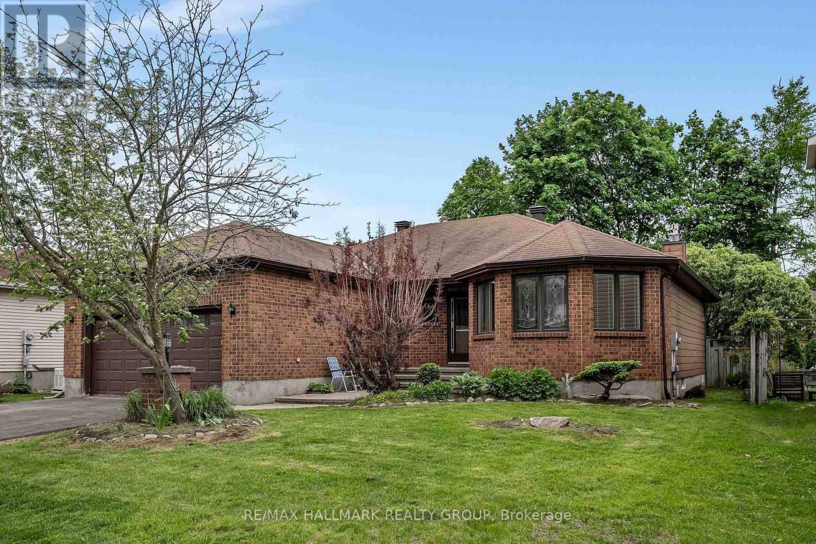 18 RANDALL JAMES DRIVE, Ottawa, Ontario