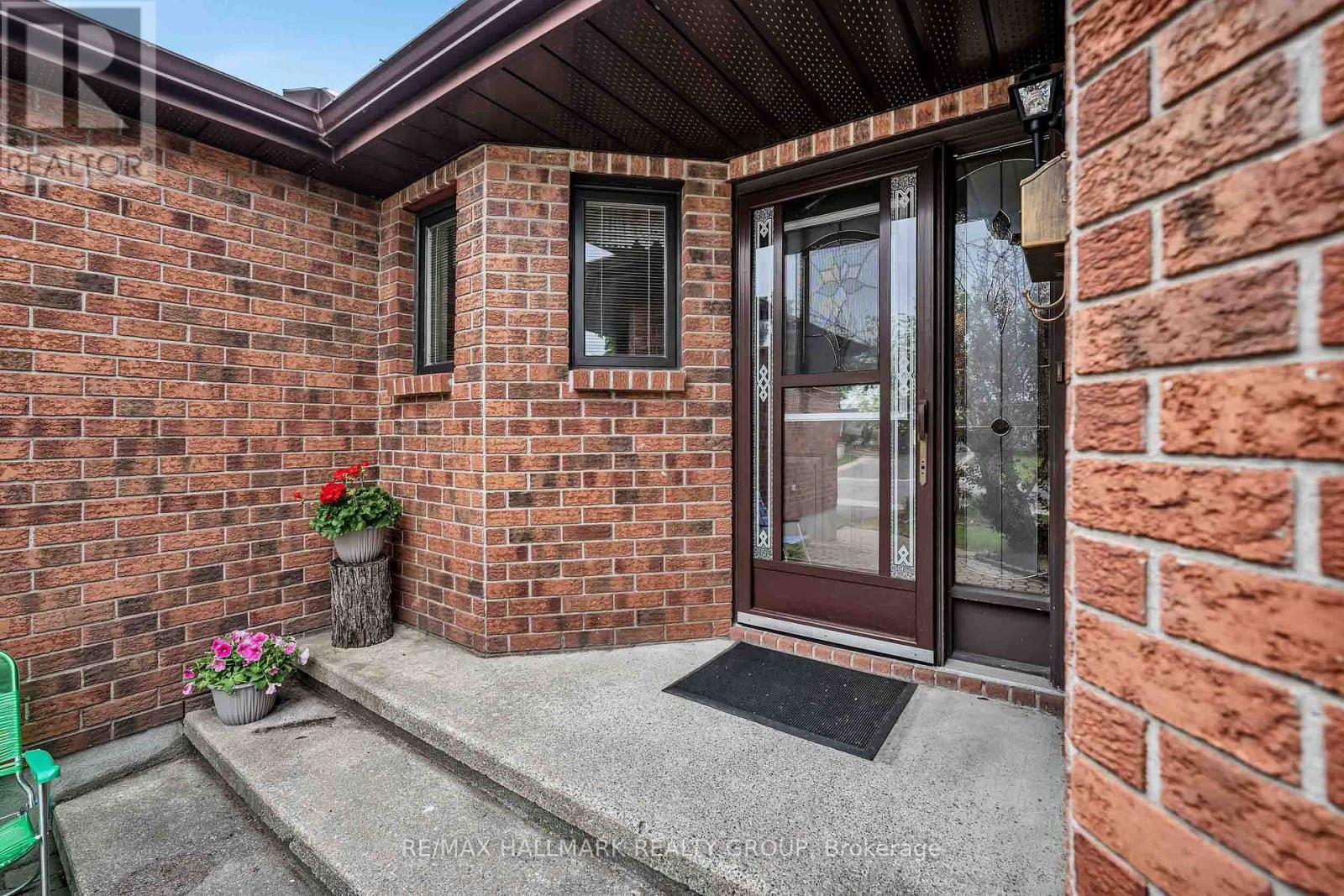 18 Randall James Drive, Ottawa, Ontario  K2S 1L9 - Photo 3 - X13221728
