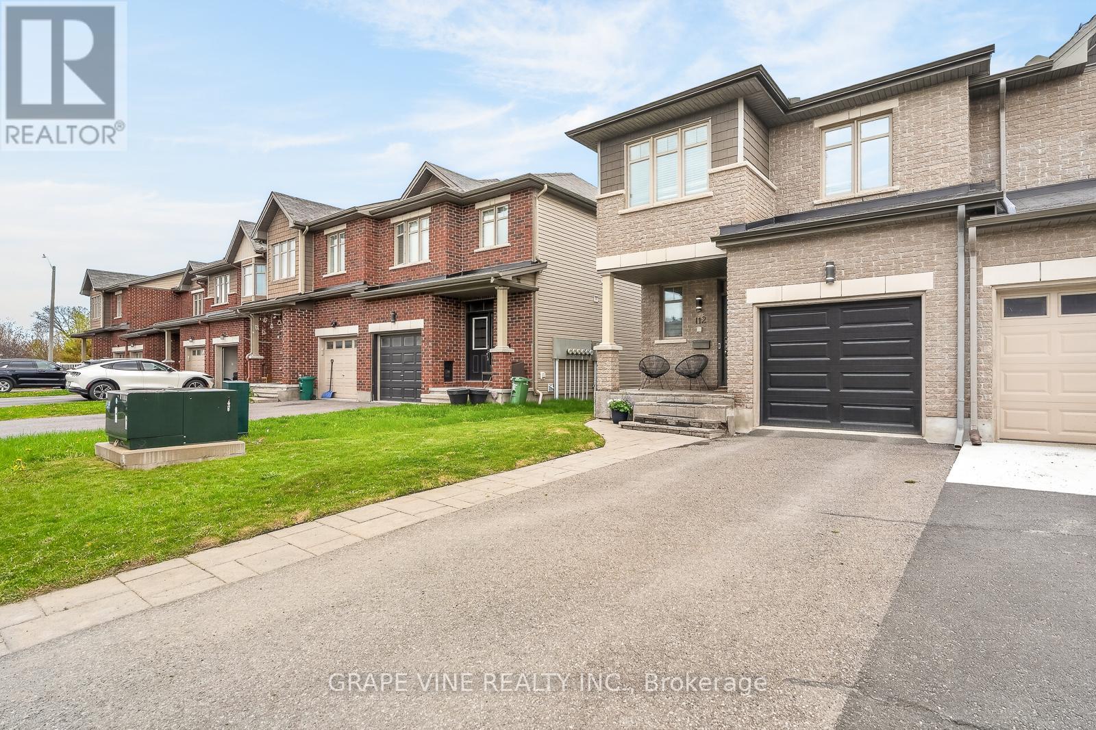 112 HAWKSHAW CRESCENT, Ottawa, Ontario