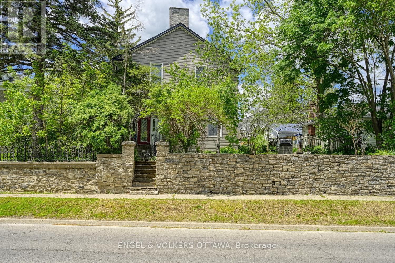 716 KING STREET W, Prescott, Ontario